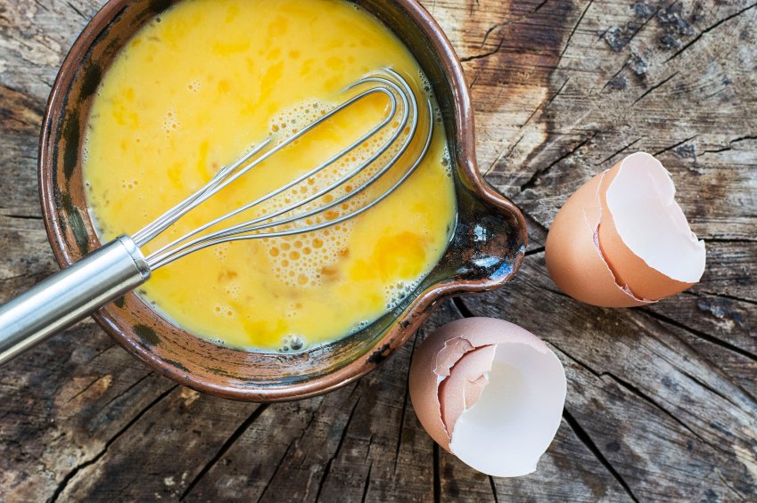 Six Unbeatable Benefits of Eating Eggs (Yolk Included)